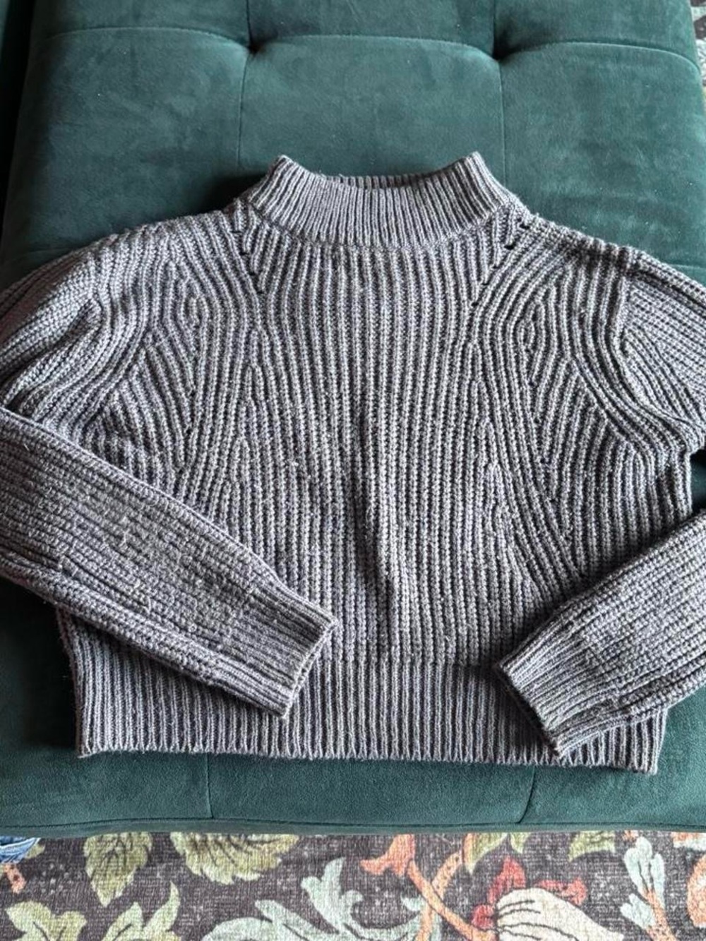 Kendall & Kylie Ribbed Cropped Mock Neck Sweater - Gray